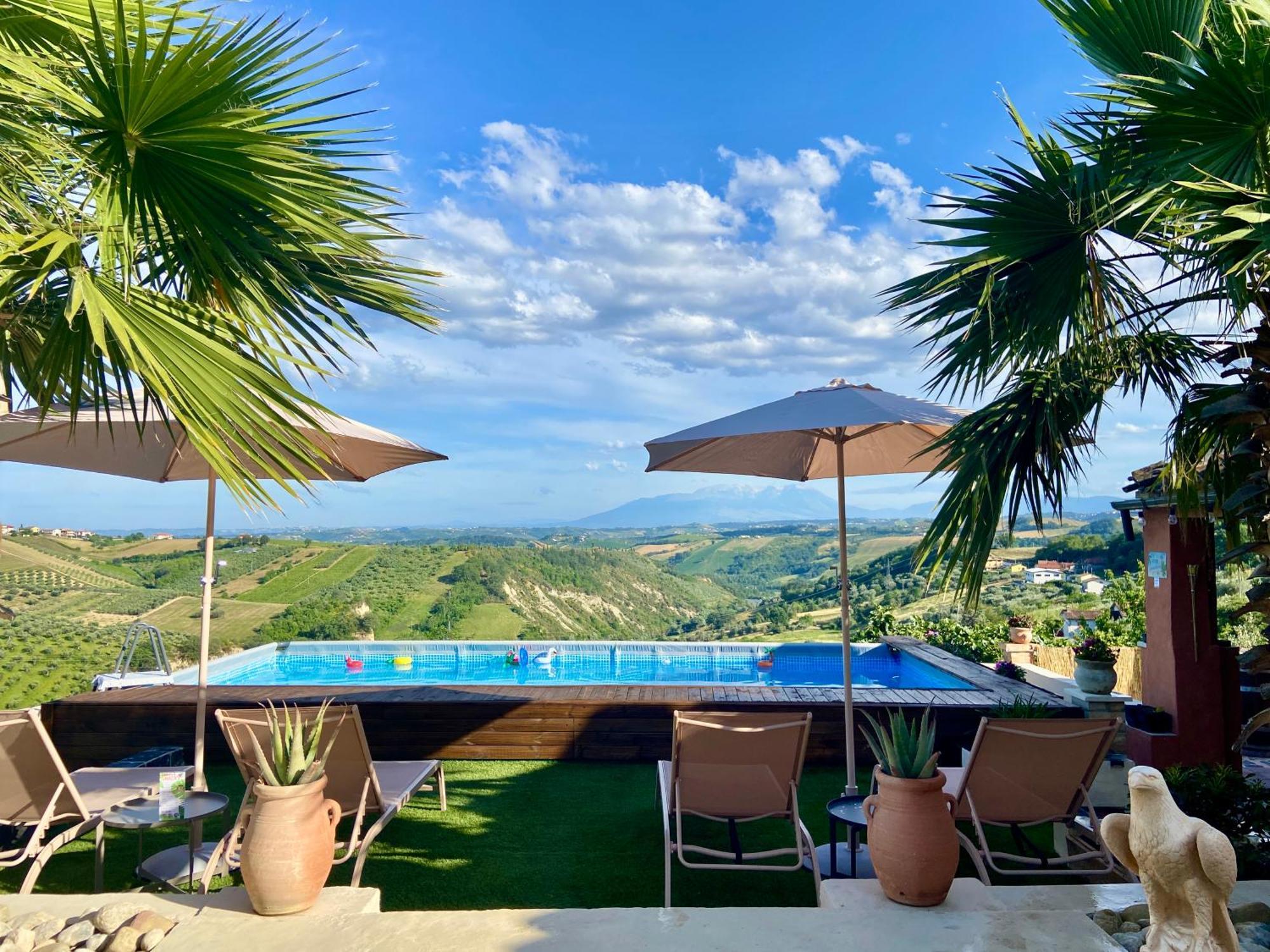 Bed And Adventure Tramontana Resort - Camera Vista Castilenti Exterior photo