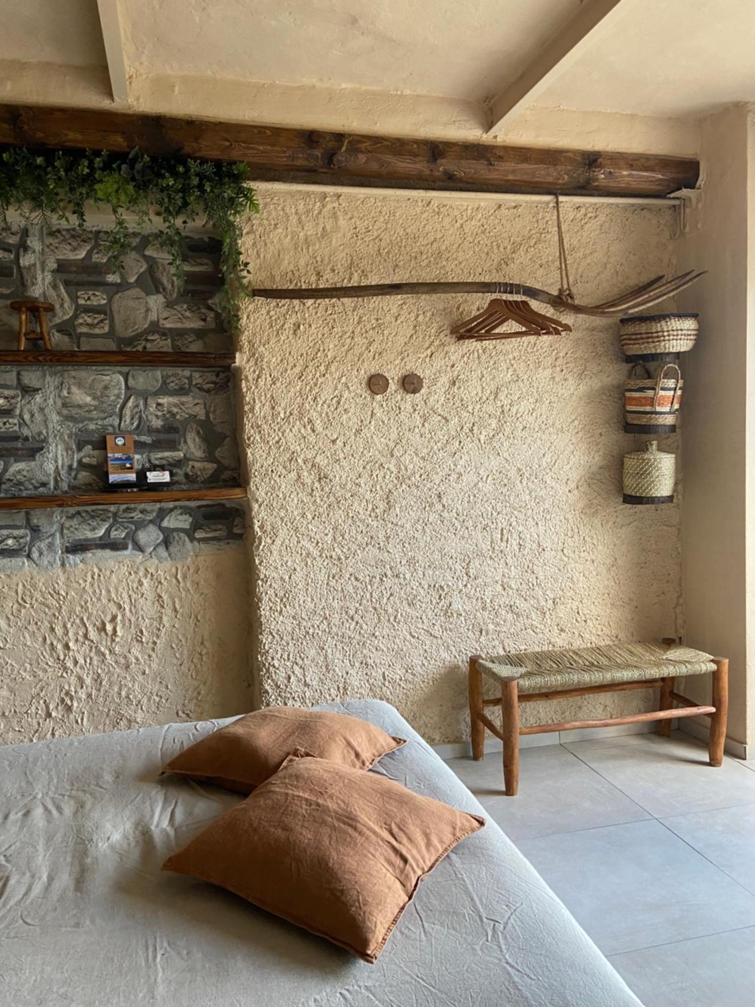 Bed And Adventure Tramontana Resort - Camera Vista Castilenti Exterior photo