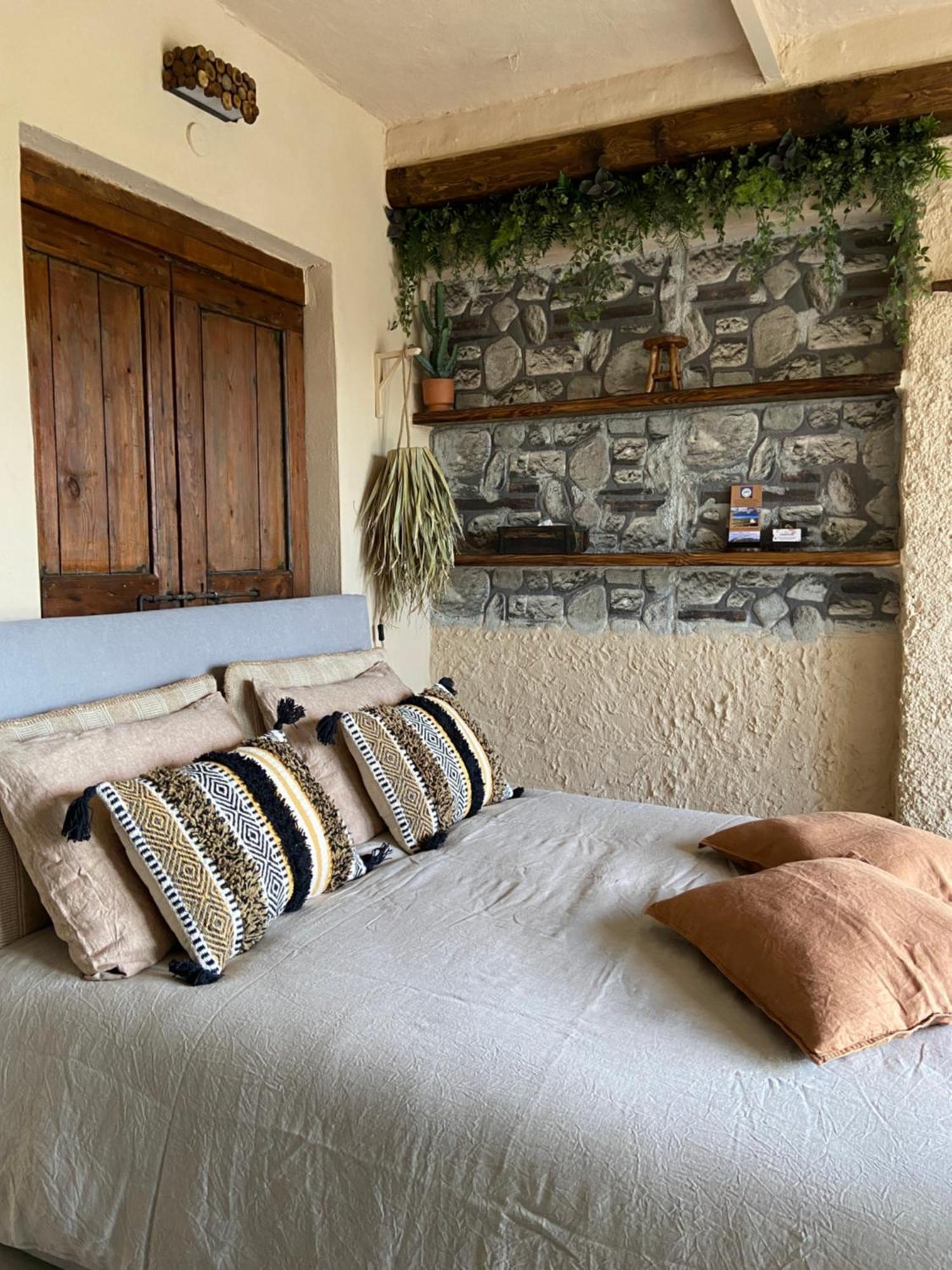 Bed And Adventure Tramontana Resort - Camera Vista Castilenti Exterior photo