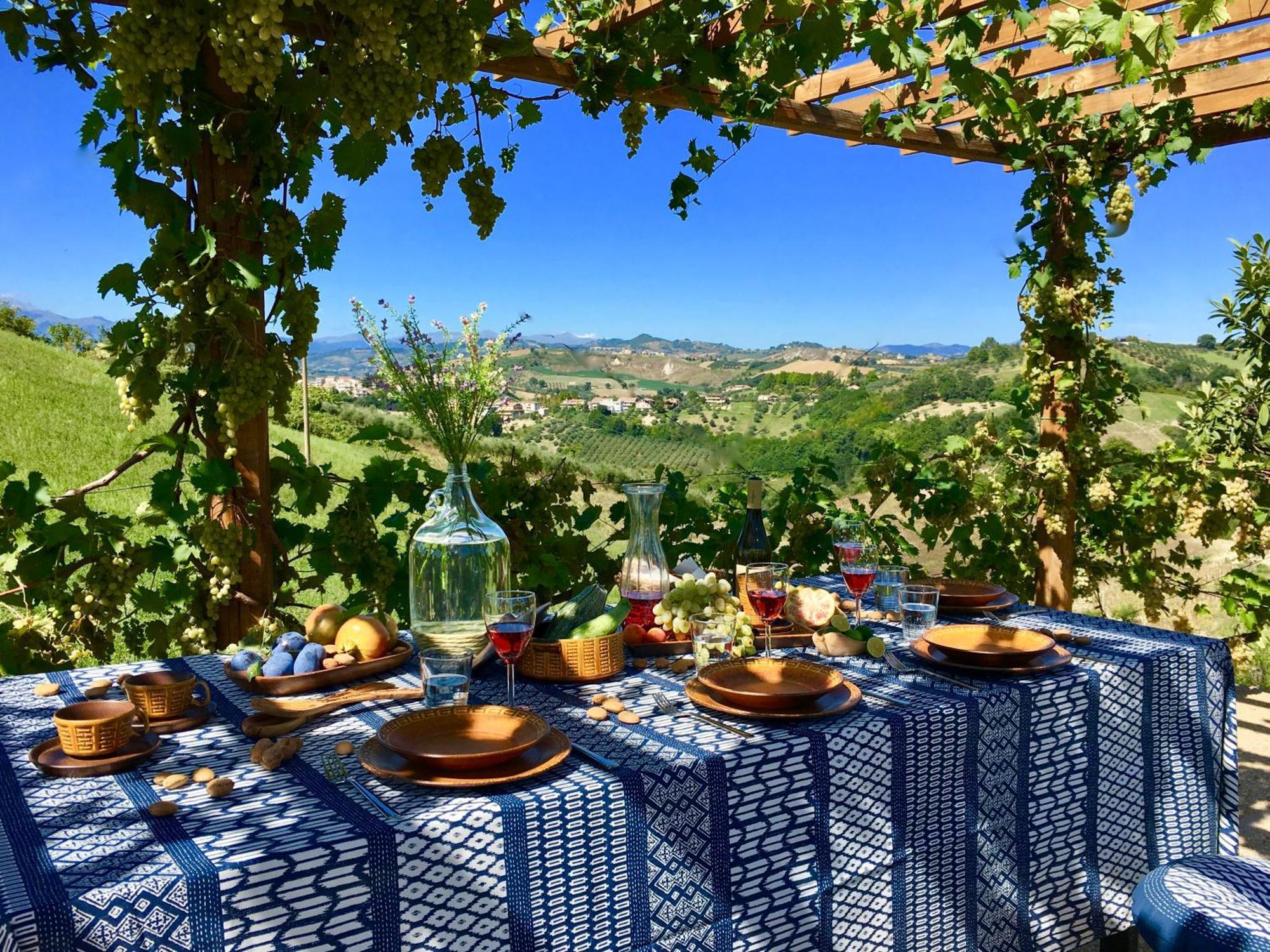 Bed And Adventure Tramontana Resort - Camera Vista Castilenti Exterior photo